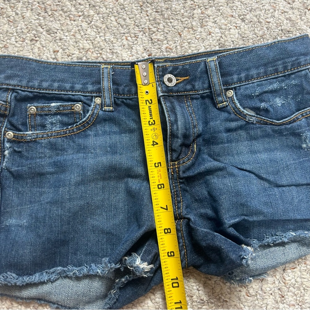 Old Navy Low Rise Cut Off Shorts Womens 4 Raw Hem Distressed Blue Jean Denim - Picture 7 of 10